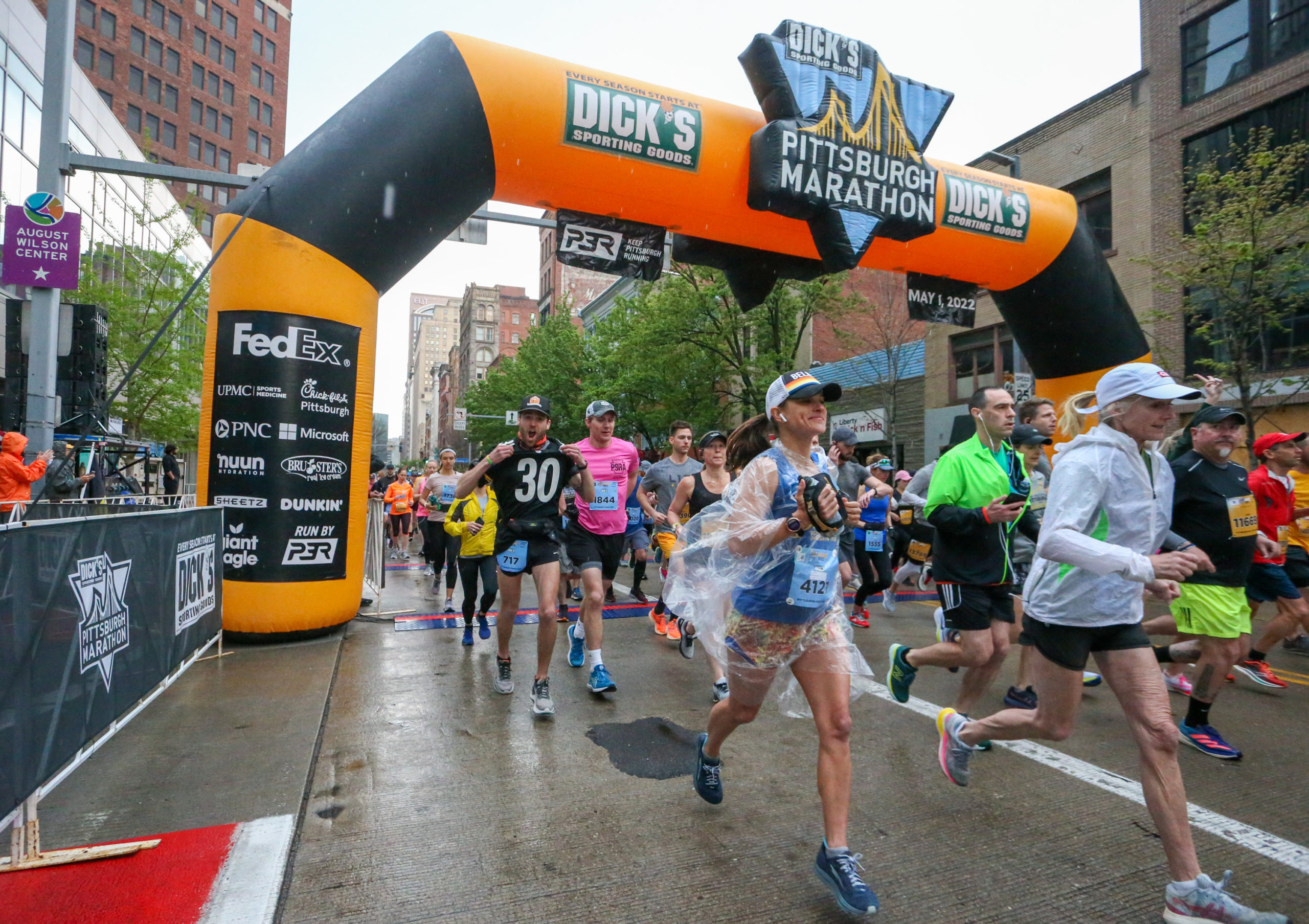 17,000 MOVERS Braved Weather to Return to Pittsburgh for Marathon