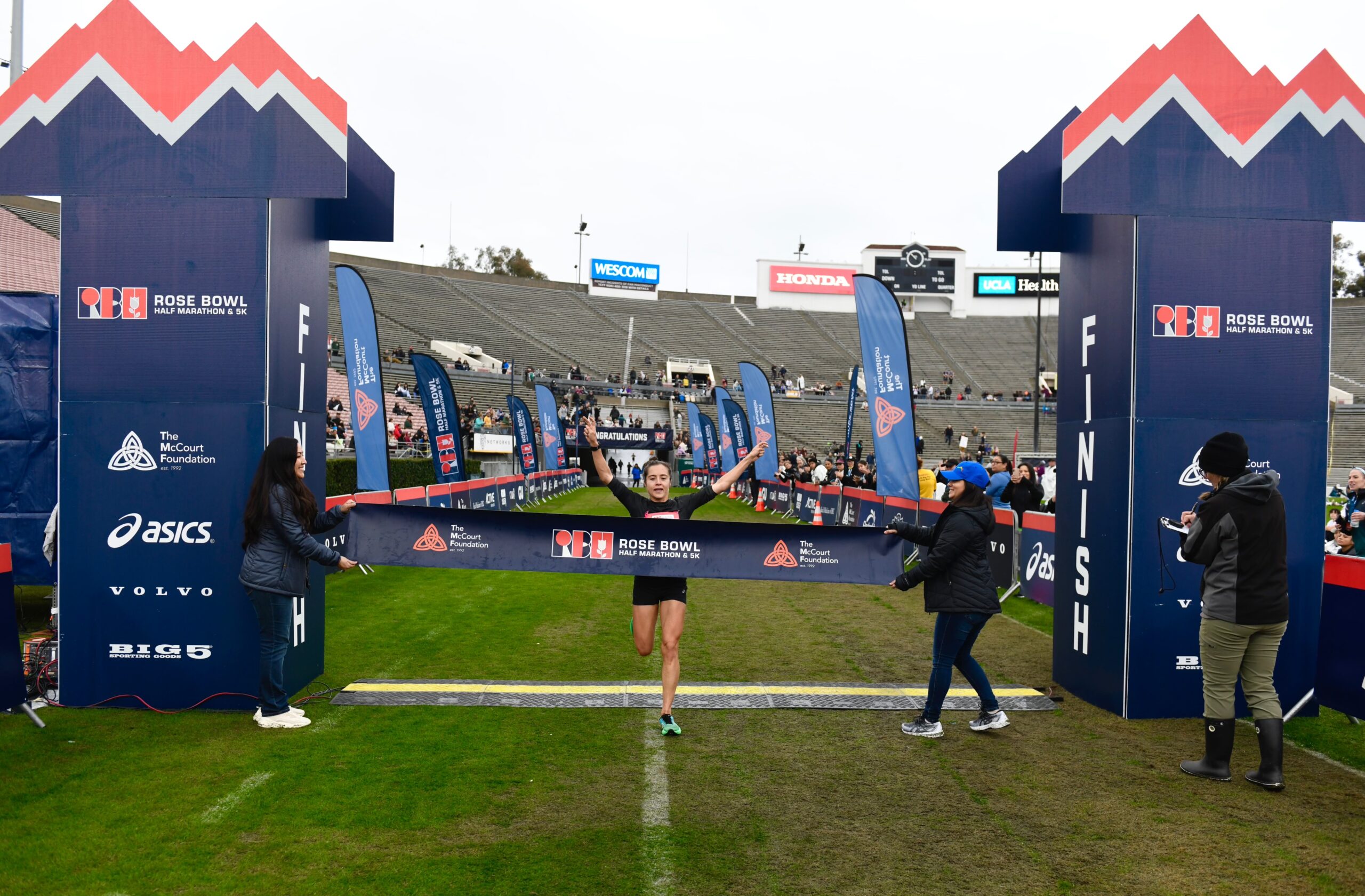 Runners Celebrate LA's First Race of the Year at the Rose Bowl Half